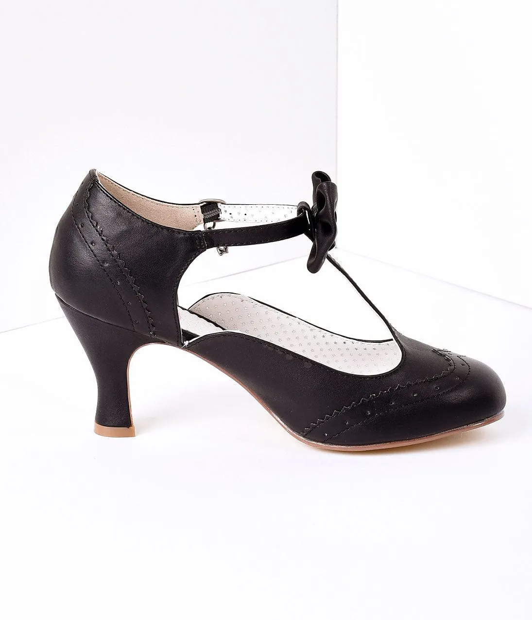 1940s Black Faux Leather Round Toe Kitten Heel