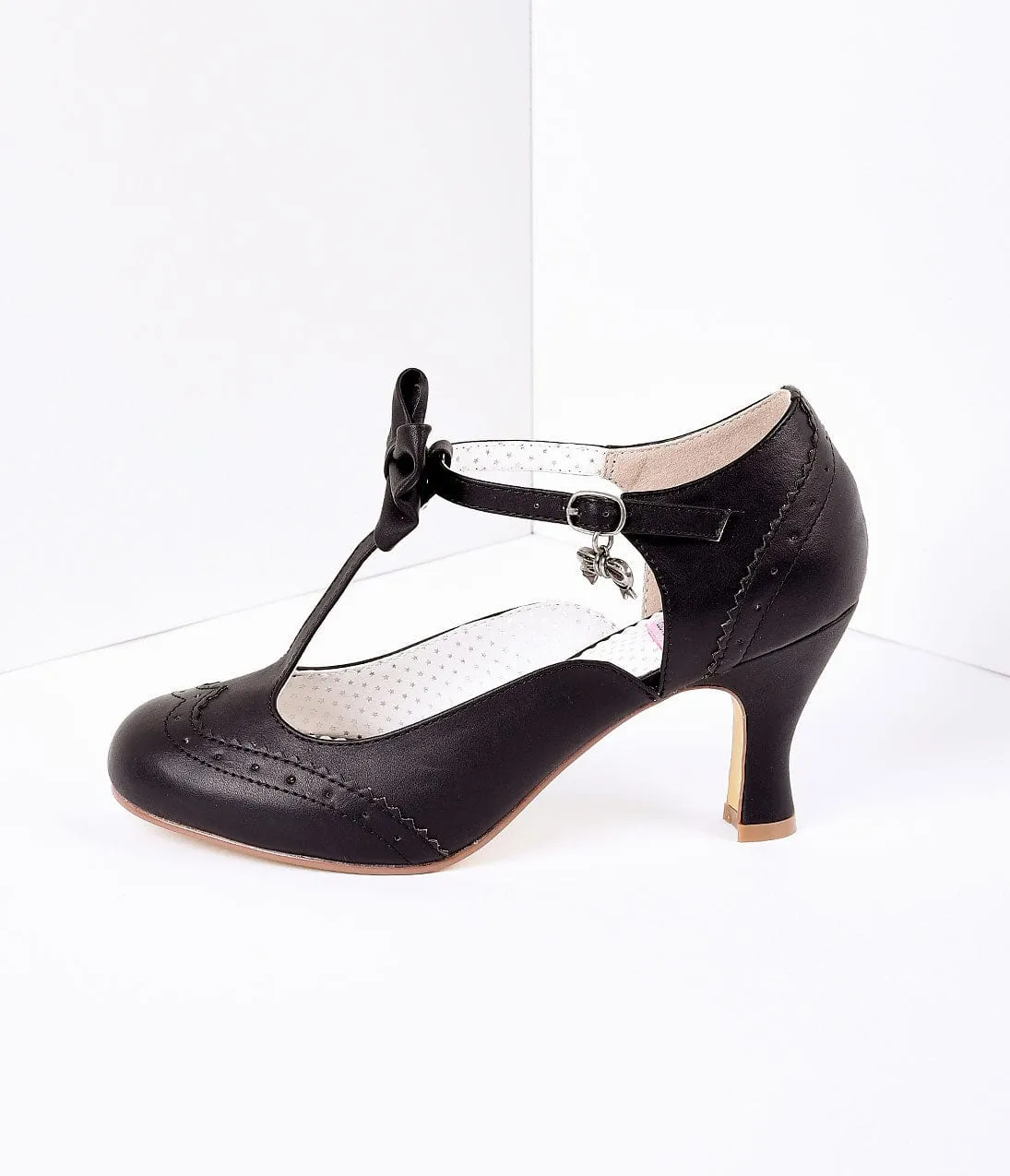 1940s Black Faux Leather Round Toe Kitten Heel