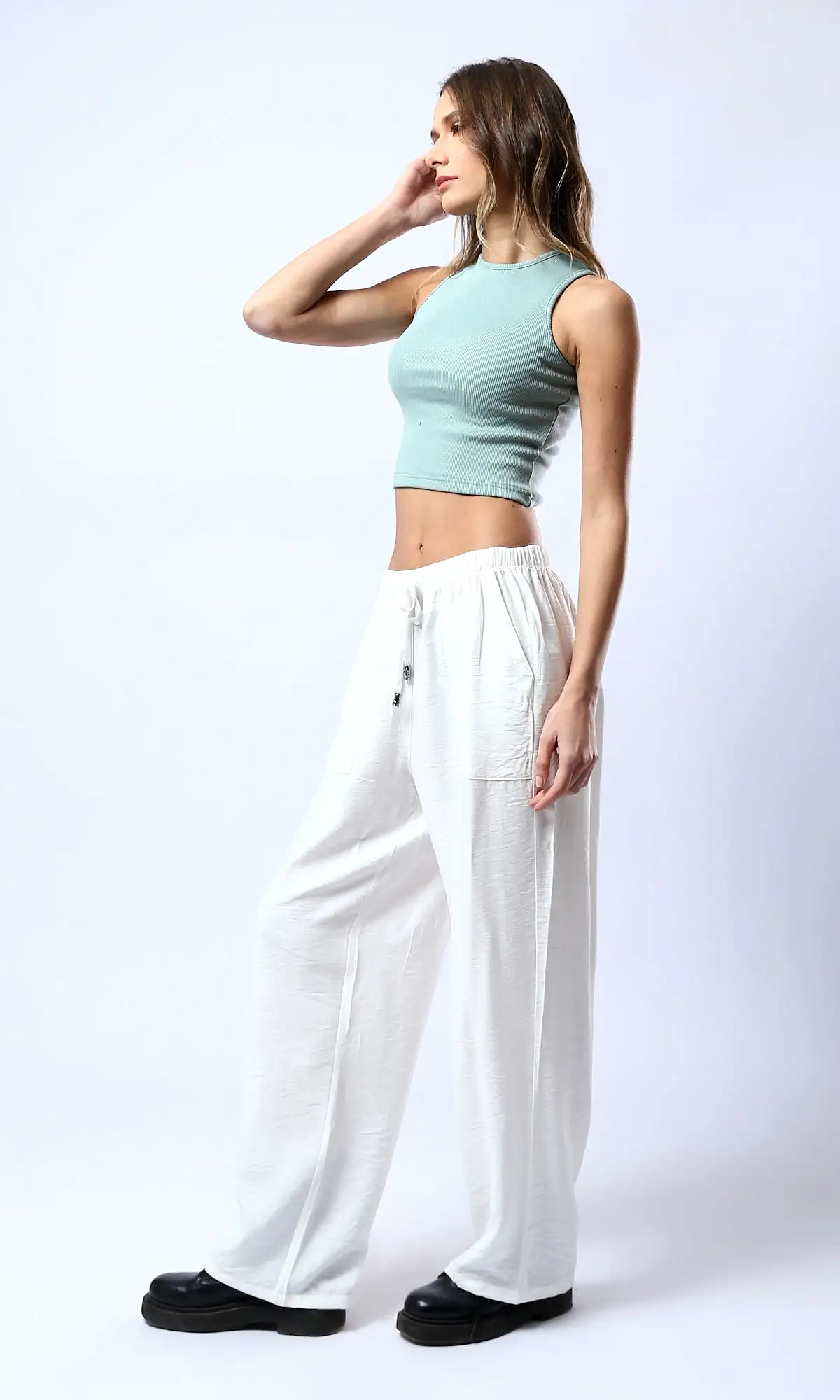 O178124 Mint Green Cropped Tank Top With Round Neck